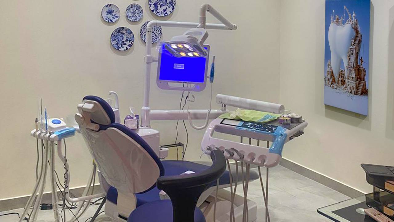 Modern dental chair at Elite Smile Clinics Elnasr Branch
