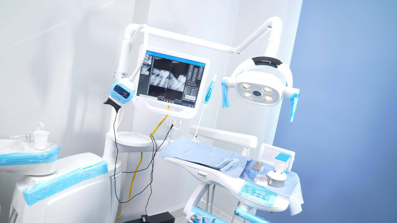 Scanner and dental chair at Elite Smile Clinics New Cairo